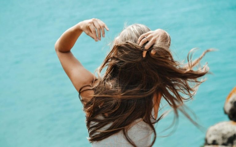 Unlocking the Secrets to Frizzy Hair: Management and Style Tips